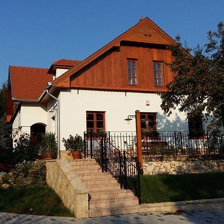 Madarász Vendégház Nyúl Exterior foto